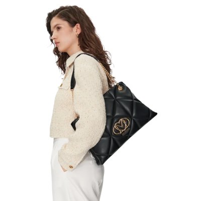 THE EMBOSSED Q SHOPPING BAG